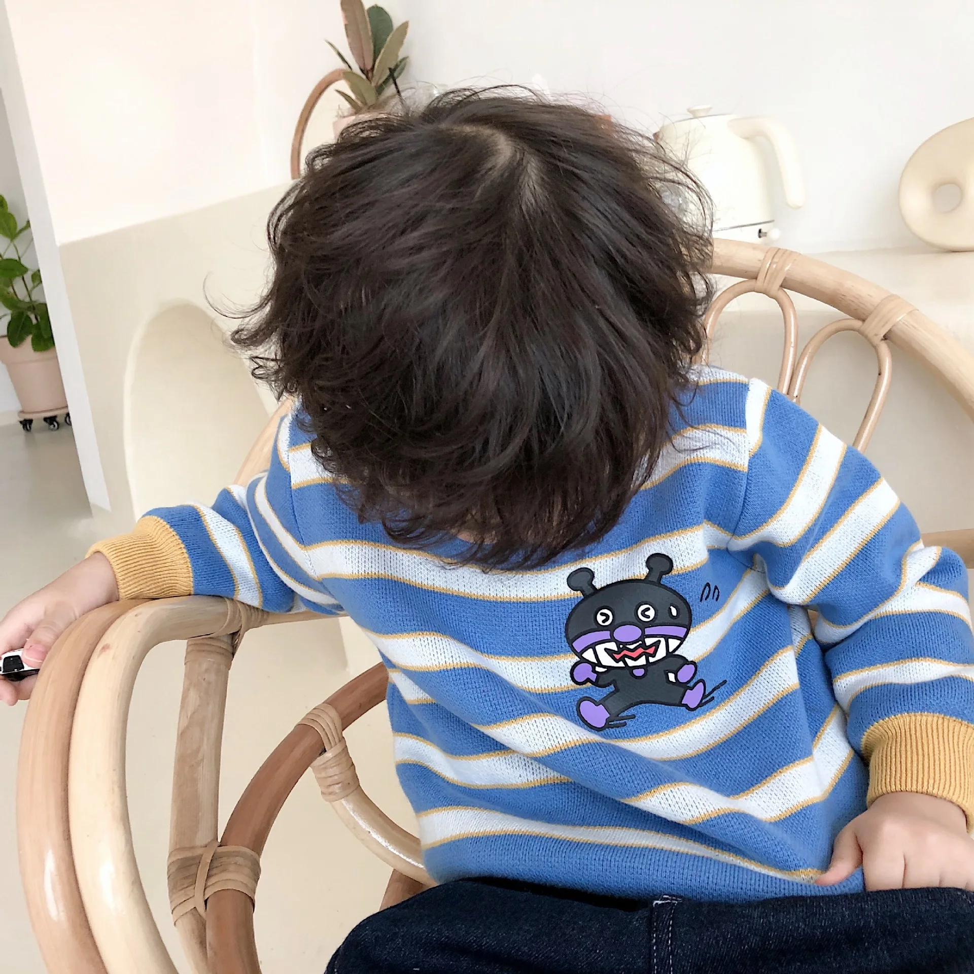 Tonytaobaby/Новинка; зимняя детская одежда для мальчиков и девочек; цветной пуловер в контрастную полоску с рисунком из мультфильма; свитер