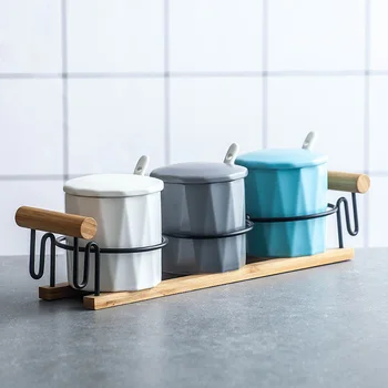 

Ceramic 3Pcs/Set seasoning jar Sugar Pepper Shaker Kitchen sauce jars Spice rack organizer Storage Bottle shelf Salt with Spoon