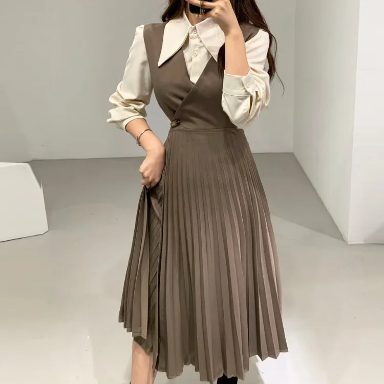 

South Korea CHIC Versatile Fashion V Neck Shirt Fashion + Sense of Design Pleated One-Button High-waisted Suspender Strap Dress
