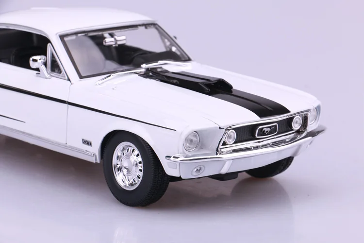 Maisto 1: 18 модель спортивного автомобиля из сплава 2010 Ford Mustang GT с открытым верхом/модель автомобиля Cobra коллекция подарок