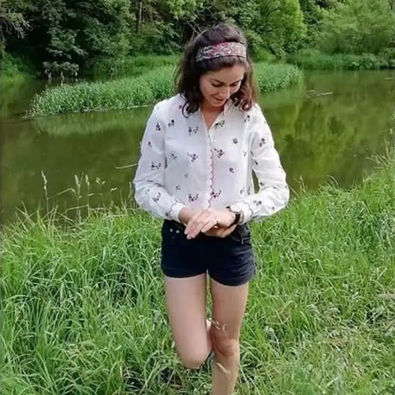 Мода Осенняя белая Повседневная, Лоскутная, с длинным рукавом рубашка с цветочным рисунком и принтом блуза с вышивкой, воротник-стойка, воротник-стойка на пуговицах свободные рубашки