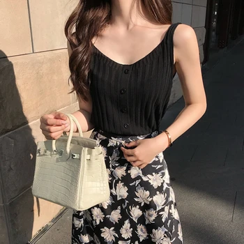 

HELIAR Solid Buttoned Up KnittedCamis Sleeveless Crop Top Cotton Camisoles Femme Camis With Hole Women 2020 Summer Tank Tops