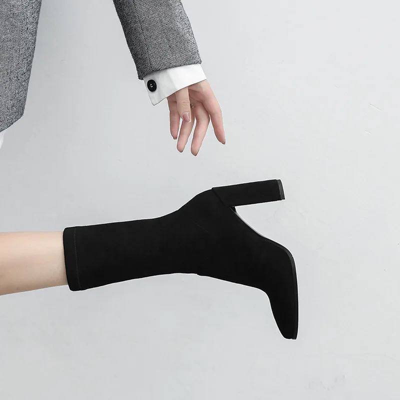 

Elastic Boots Low High With Sharp Latest Fashion Woman