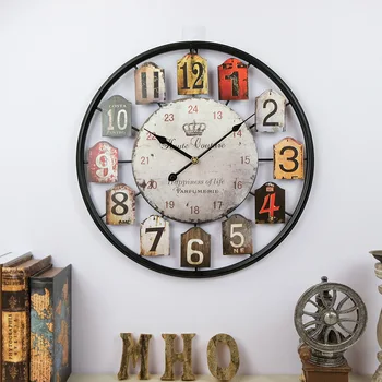 

American-Style Iron Retro Hanging Clock round Hollow Metal DIY Clock European-Style Antique Living Room Clock Retro home decor