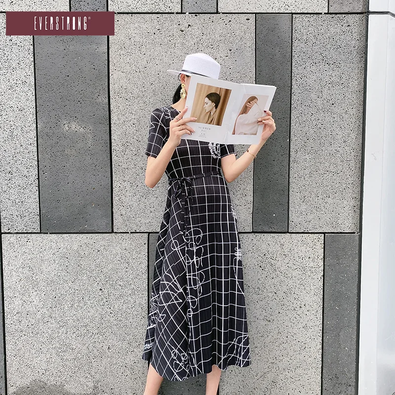 

Miyake's-Korean Mid-length Plaid Print Dress, Short-Sleeved, Casual, Elegant Temperament, Round Neck, PLEATS, Robe, New