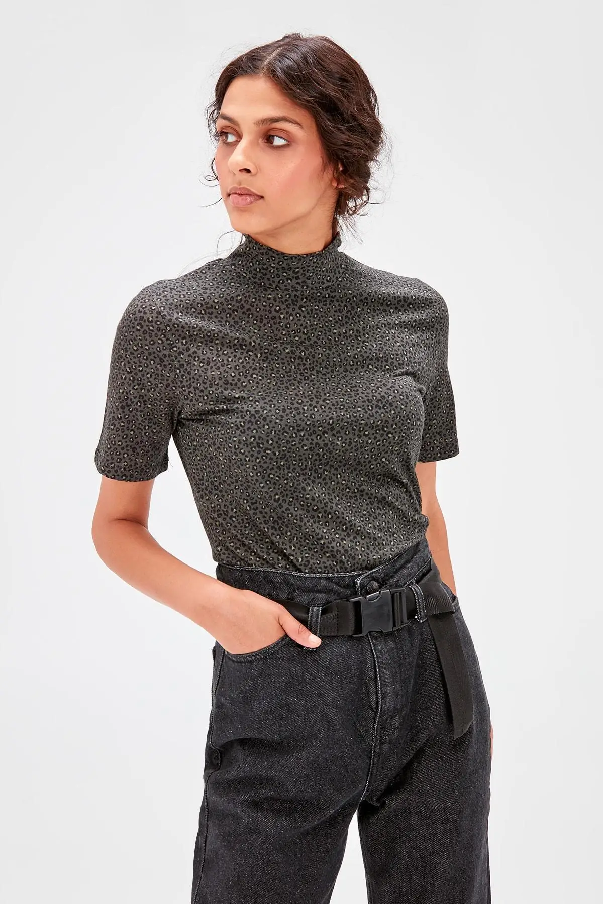 

Trendyol Green Sheer Neckline Patterned Knitted Blouse TWOAW20BZ0767