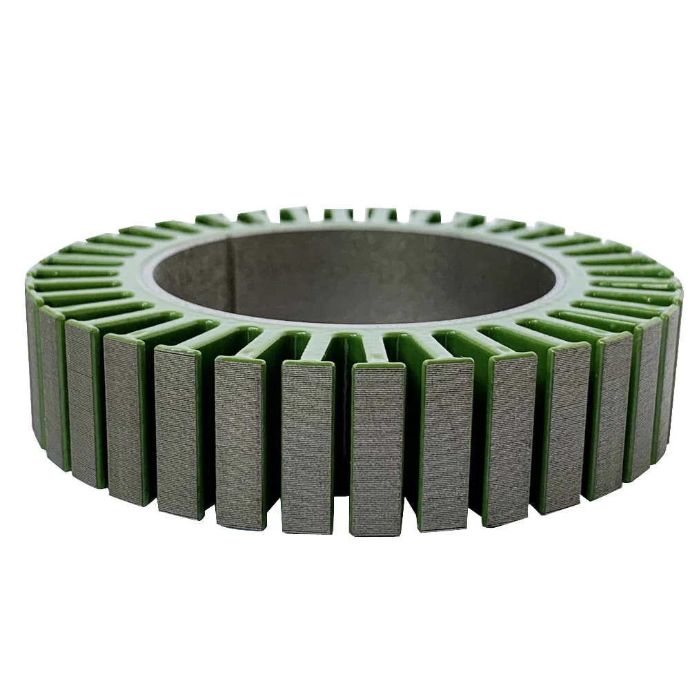 Stator moteur brushless 8318 pour drone UAV, détail des encoches et fils de bobinage
