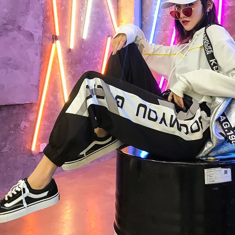 Женские шаровары в Корейском стиле с буквенным принтом; Свободные повседневные брюки с высокой талией и длиной до щиколотки в стиле хип-хоп - Цвет: Черный