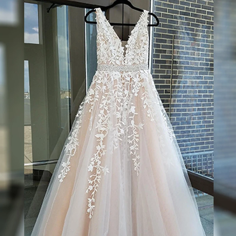 

V Neck Wedding Dresses Length Applique Open Back Sleeveless Light Champagne Floor A Line Backless Bridal Dress