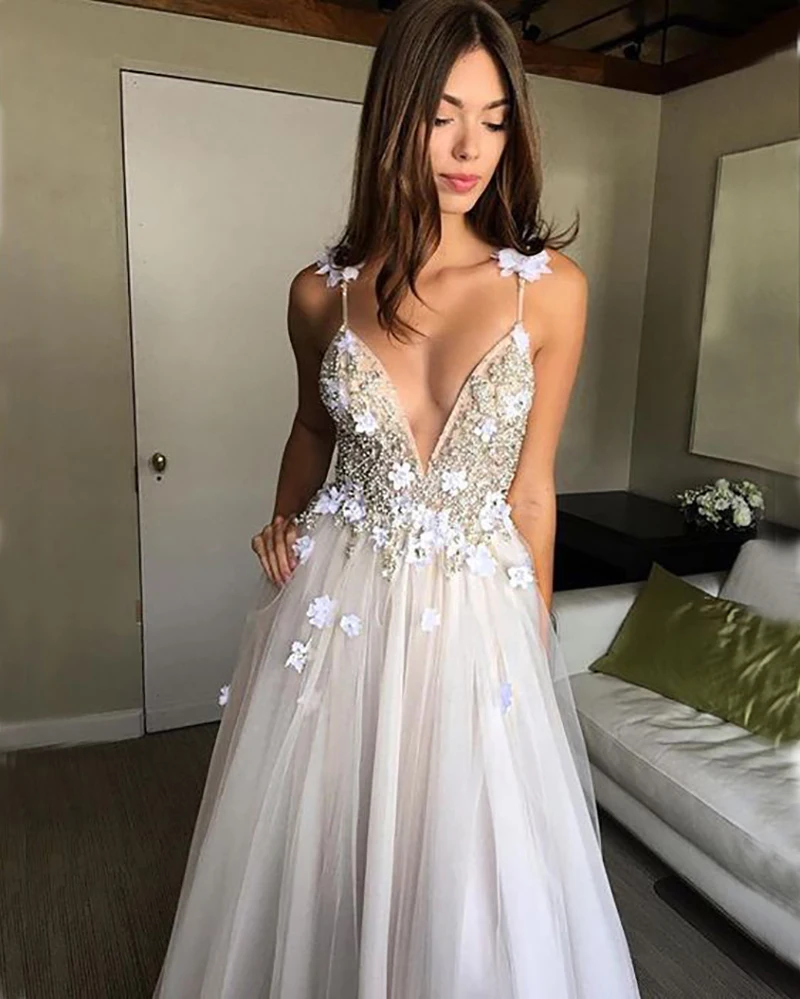 92 Flowers Wedding Dress White Deep V-neck With Delicate Appliques Backless Bridal Gown (3)