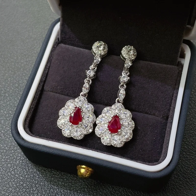 

Серьги-гвоздики с натуральным Рубином, серебро 925 пробы, 4 Х6 мм