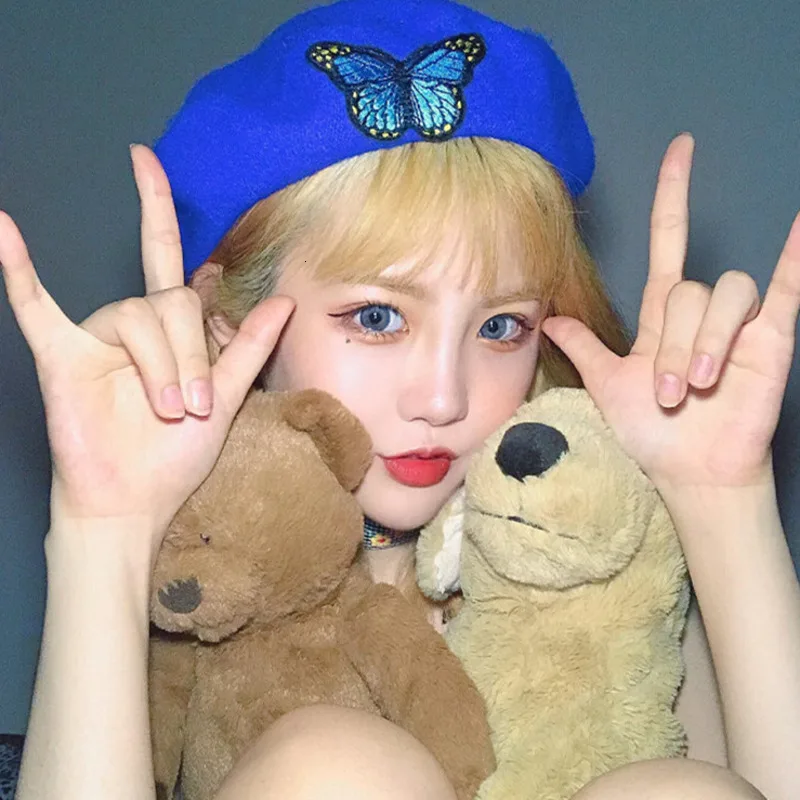 

2019 New Korea INS butterfly embroidery beret female autumn and winter retro personality punk soil cool girl bud shirt tide