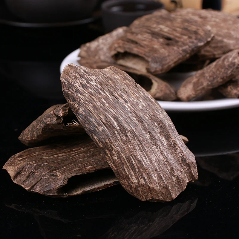 Вьетнам подлинное дерево agarwood орнамент с утечкой насекомых помогает уснуть