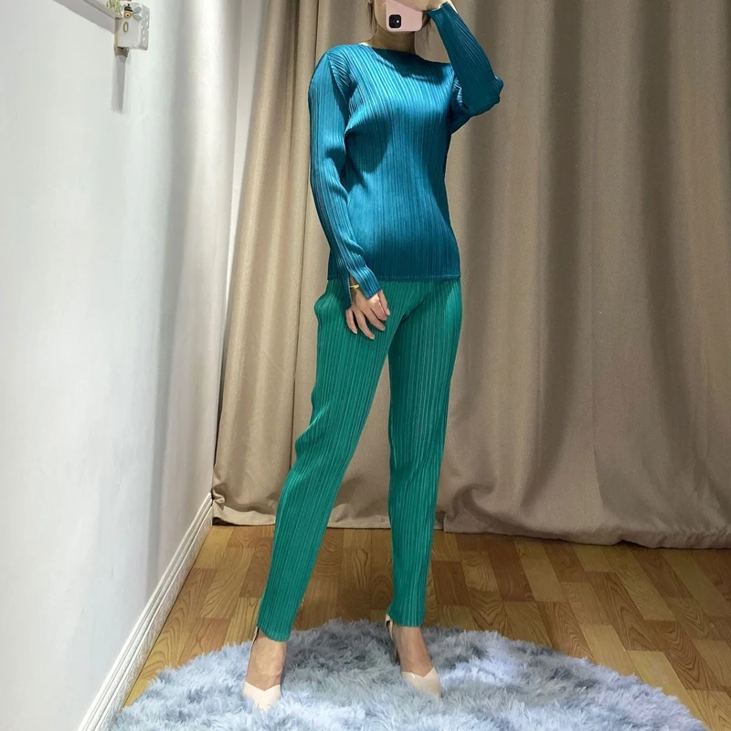Miyake плиссированные базовые брюки со складками