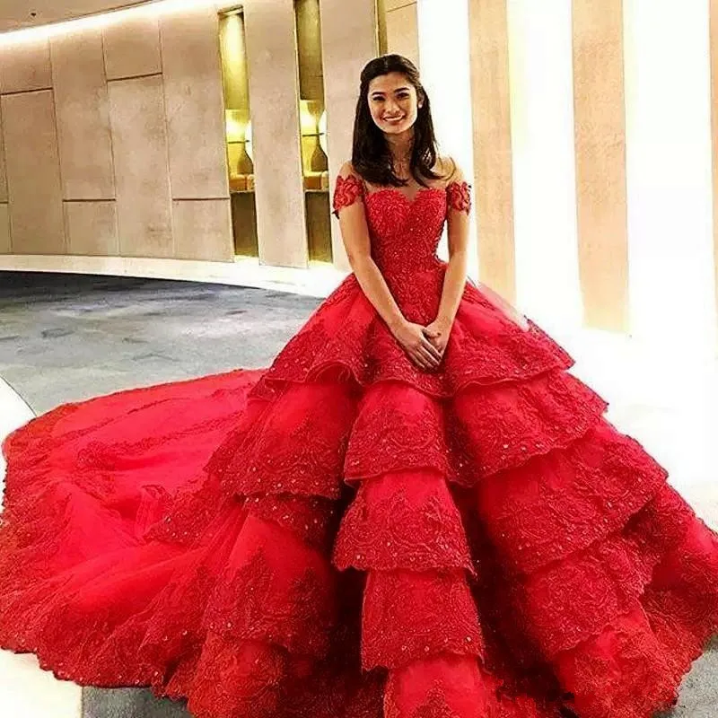 Gorgeous Middle-East ball gown Red Wedding Dresses lace royal train Off Shoulder Short Sleeve Beaded Appliques Bridal Dresses Luxury Five Layered Organza Wedding Gowns - Цвет: Красный