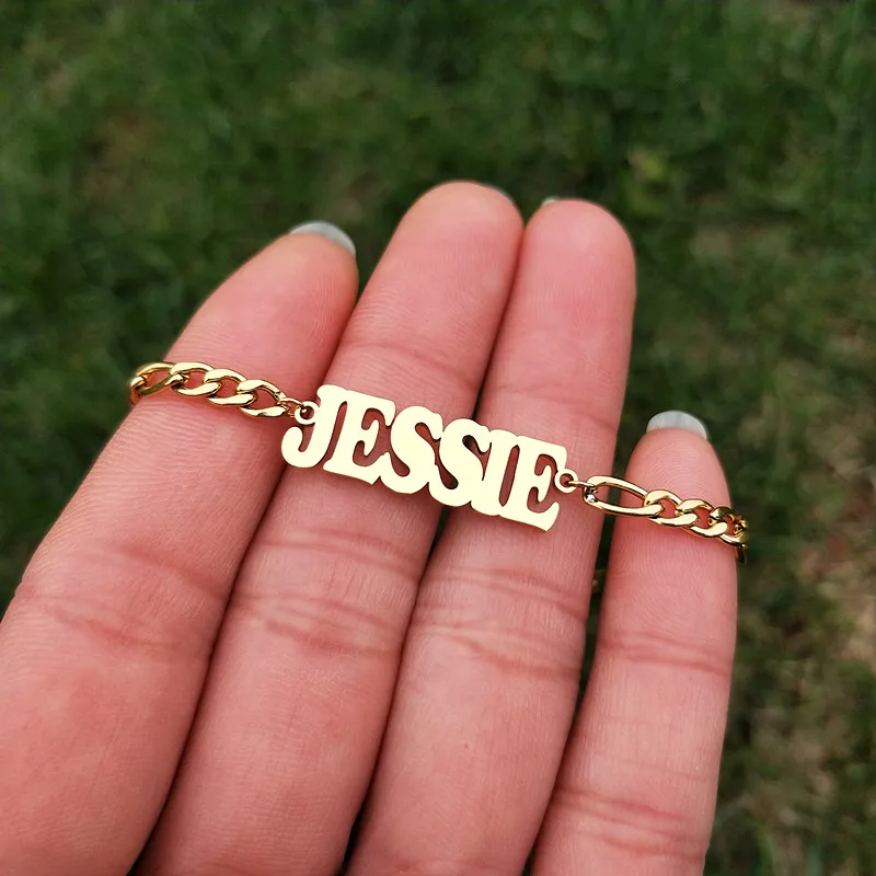 Minimal Nameplate Bracelet Gold Figaro 