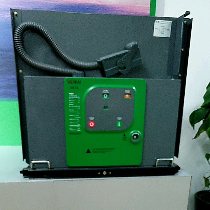 Vacuum circuit breaker