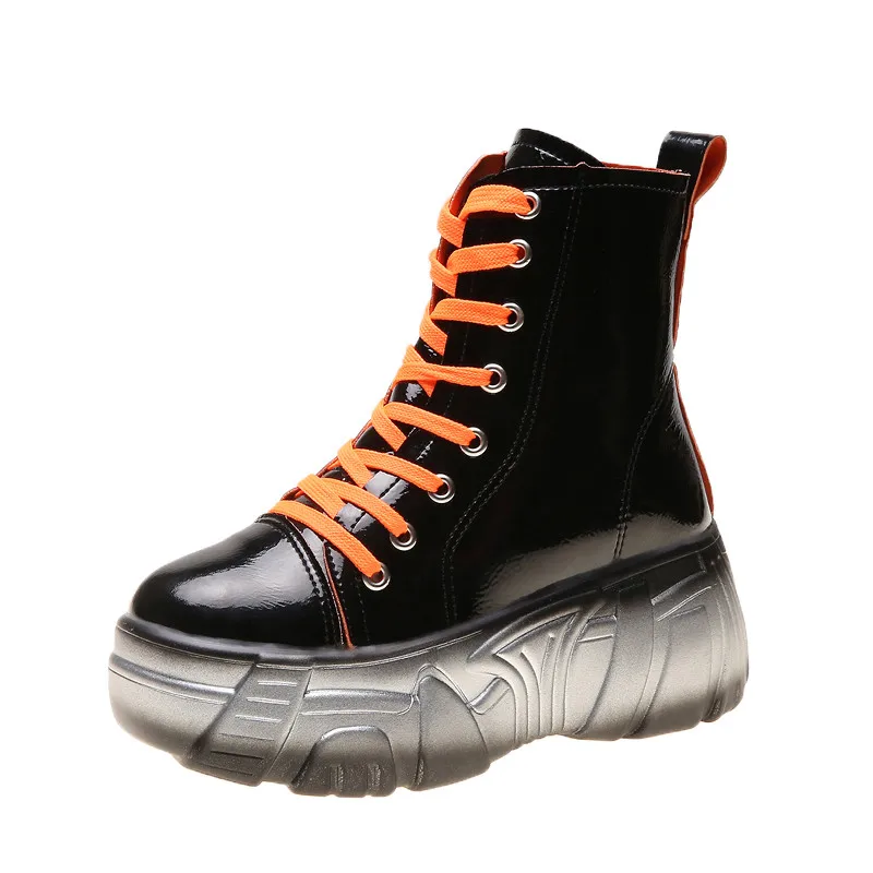 Модная обувь на толстой резиновой платформе в готическом стиле с пряжкой