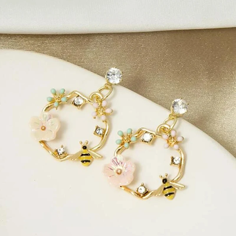 Kawaii Daisy Flower Petal Earrings - Limited Edition