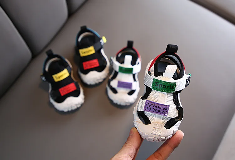 14169406348_1961880346