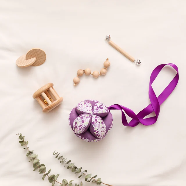 5 Pcs Baby Montessori Toys Set Wooden Baby Rattles Infant Nursing Teethers Hand Catching Cloth Ball Toys Birth Gift for Newborn 1