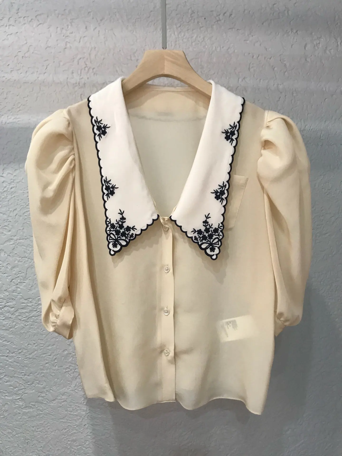 new ladies fashion bubble sleeves court style short silk top 1011