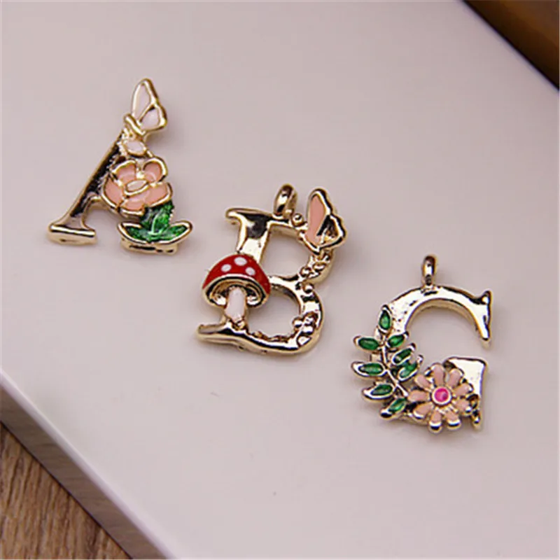 Ожерелье из цинкового сплава с эмалью и буквами английского алфавита 26