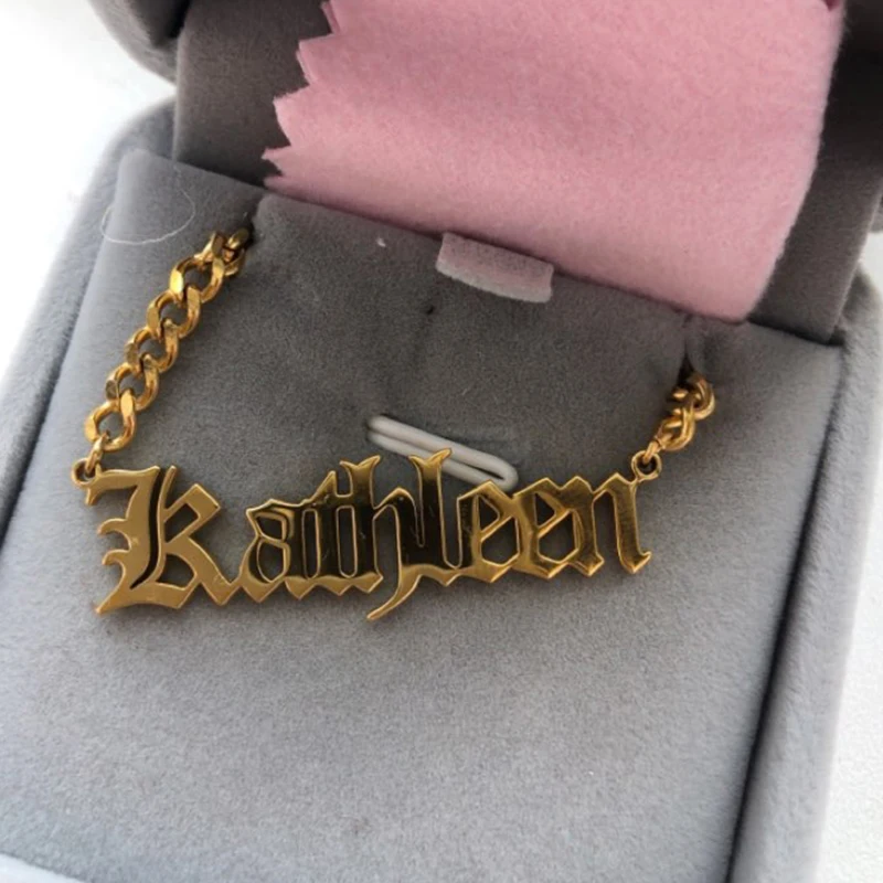 V Attract Customized Old English Font 