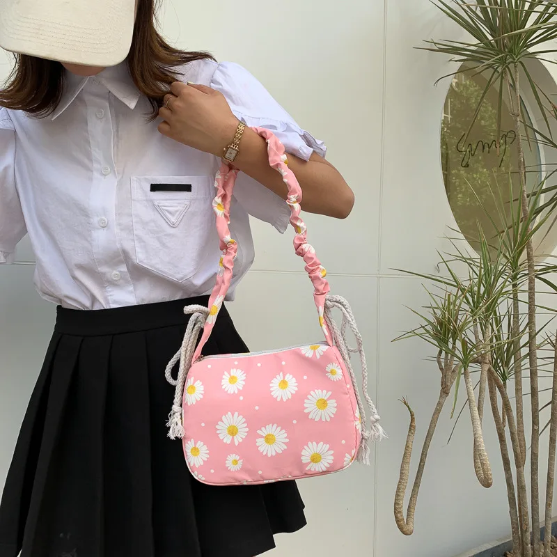 

Small fresh summer small daisy canvas handbags new Korean version of cool popular one-shoulder messenger bag casual small bag