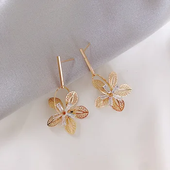 

New Metal Cute Romantic Geometric Women Dangle Earrings Spring Summer New Petal Earrings Shiny Earrings Elegant Jewelry