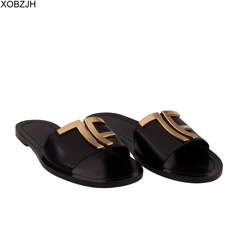 Роскошные летние босоножки на плоской подошве в итальянском стиле; коллекция года; дизайнерские черные сандалии с фирменным логотипом; Шлепанцы из натуральной кожи; женские сандалии