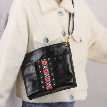 

SutaSuta Handmade Women's Chinese Embroidered PU Square bag Small Fresh Lovely Shoulder Messenger Bag