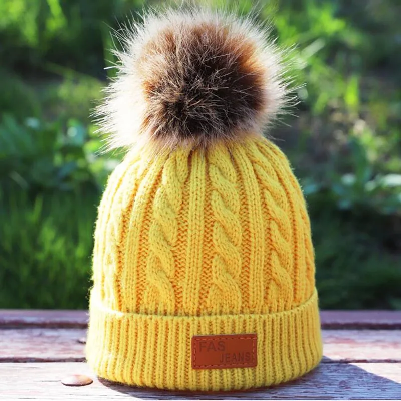 Детские вязаные хлопковые шапки на осень и зиму, теплая и удобная Лыжная однотонная шляпа, модные Универсальные шапки с помпонами для мальчиков и девочек - Цвет: Цвет: желтый