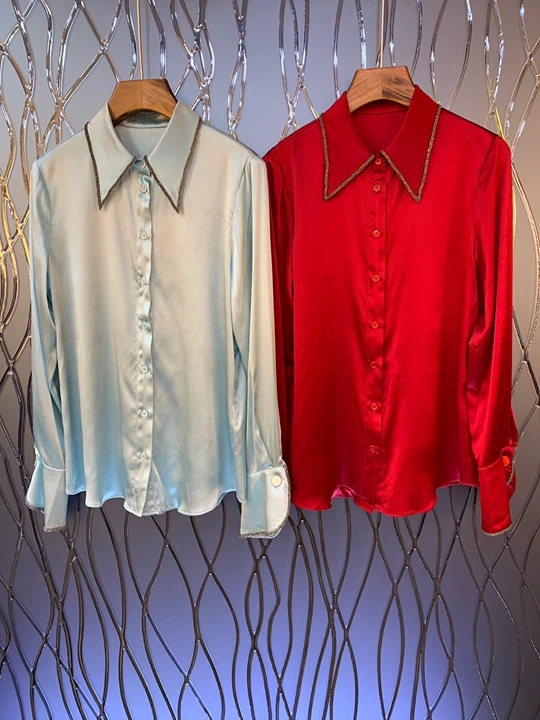 

In early autumn of 2019, the new girl's shirt 814 with nail-drill trim lapel and long sleeve button-down shirt