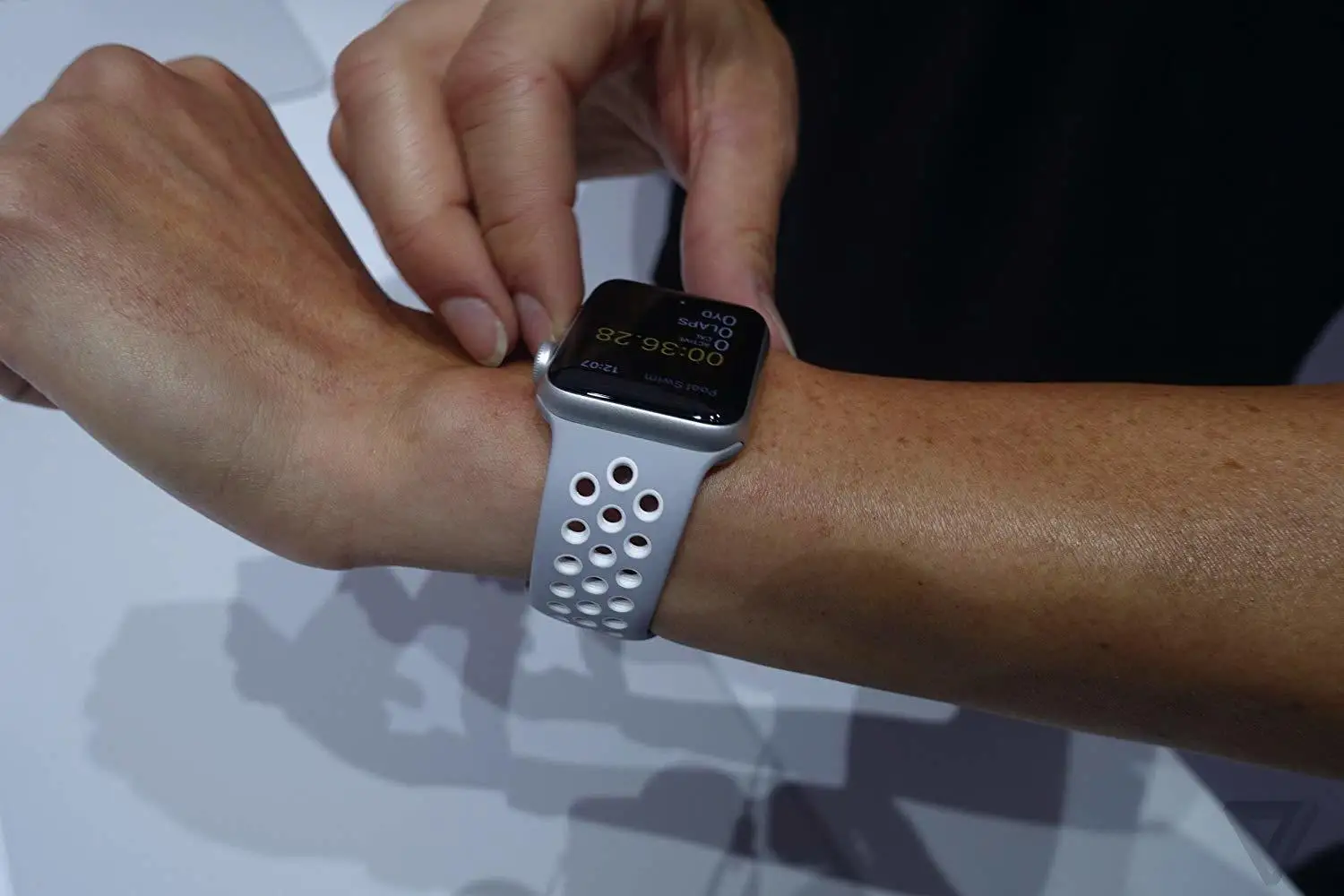 Мягкий силиконовый сменный Браслет для Apple Watch серии 1 2 3 4 5 дышащий ремешок iwatch 44 мм 40 мм 42 мм ремешок 38 мм ремешок