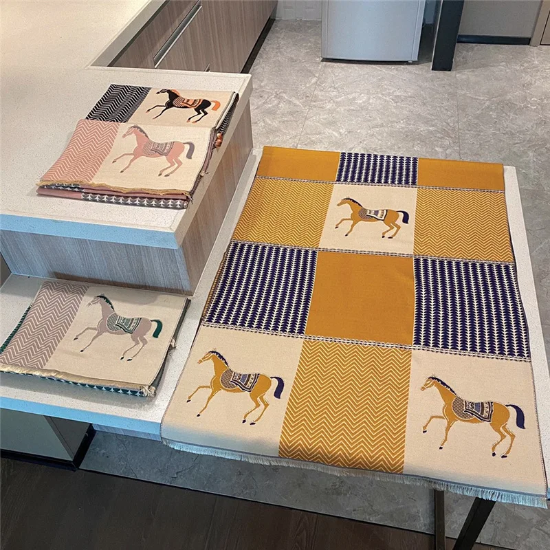 Рисунок 4 - Длинный шарф из искусственного кашемира