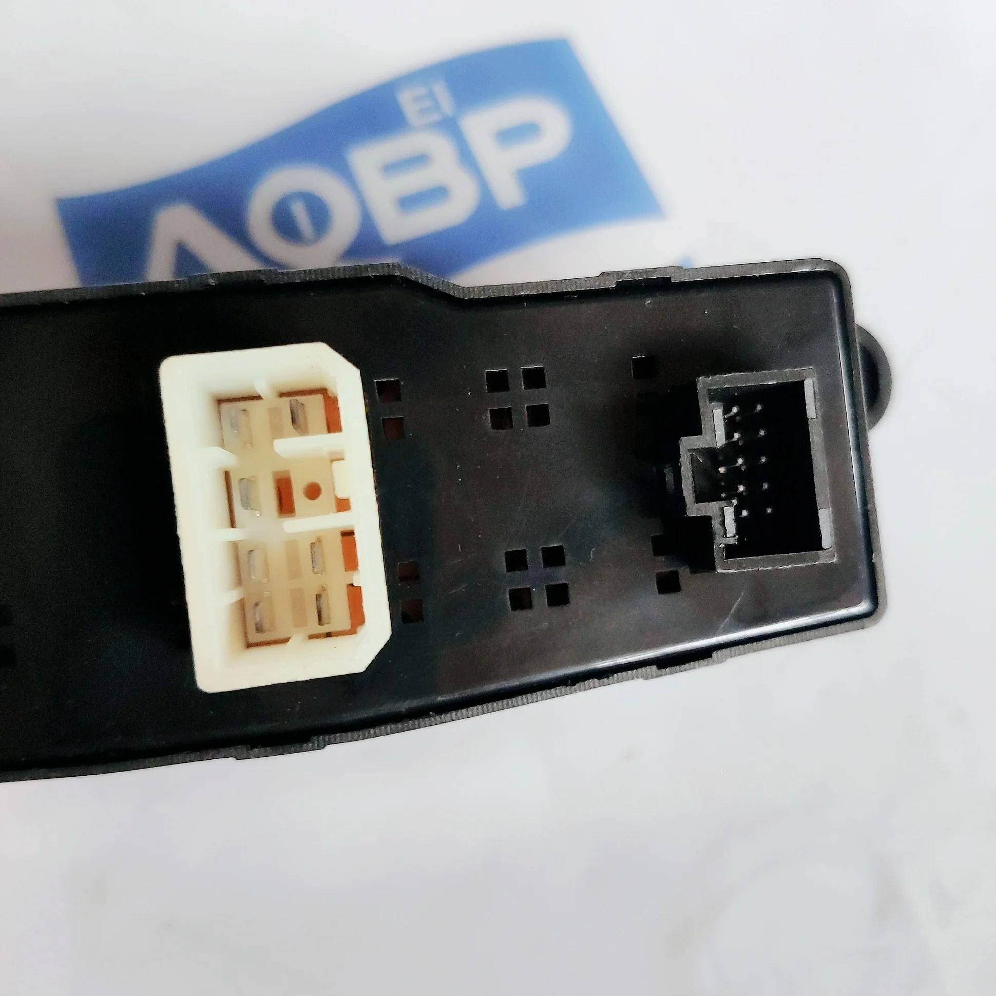 Автозапчасти номер OE 93570-V1031 для JAC уточнить M5 T8 переключатель передней двери левый