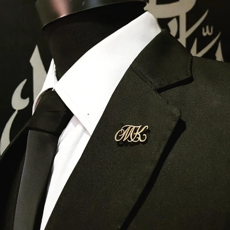 사용자 정의 로고 제품 이름 옷깃 핀 패션 브로치 골드 도금 스테인레스 스틸 배지 웨딩 Groomsman 맞춤형 선물