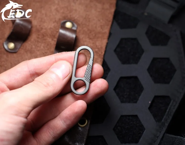 C A174 EDC брелок из титанового сплава для ключей висящий один из титановых сплавов карабин Многоцелевой 8 слово Весна D пряжка - Цвет: C