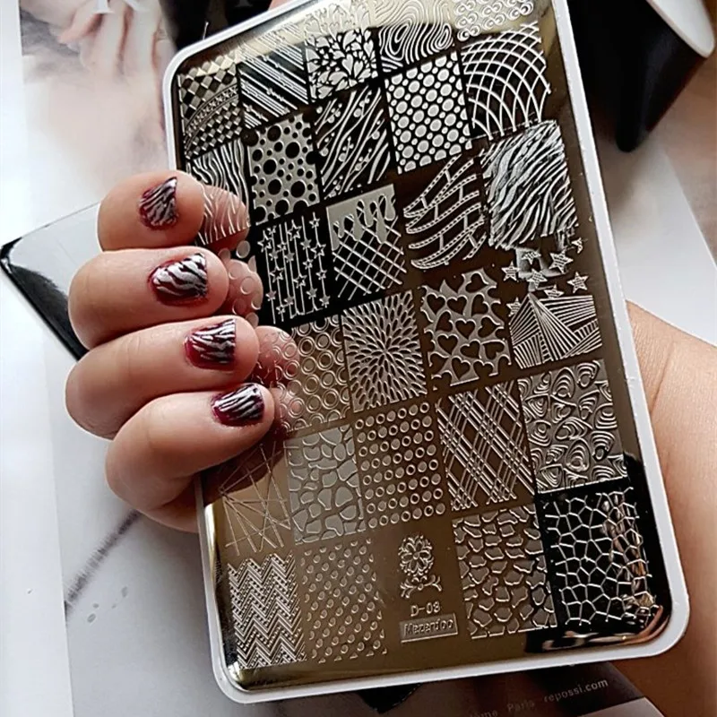 Preise 2Pc Geometrische Welle Stanzen Platten mit 1Pc 20Slot Silber Laser Nagel, Platte Halter Set Nagel Kunst stempel Vorlage Schablonen