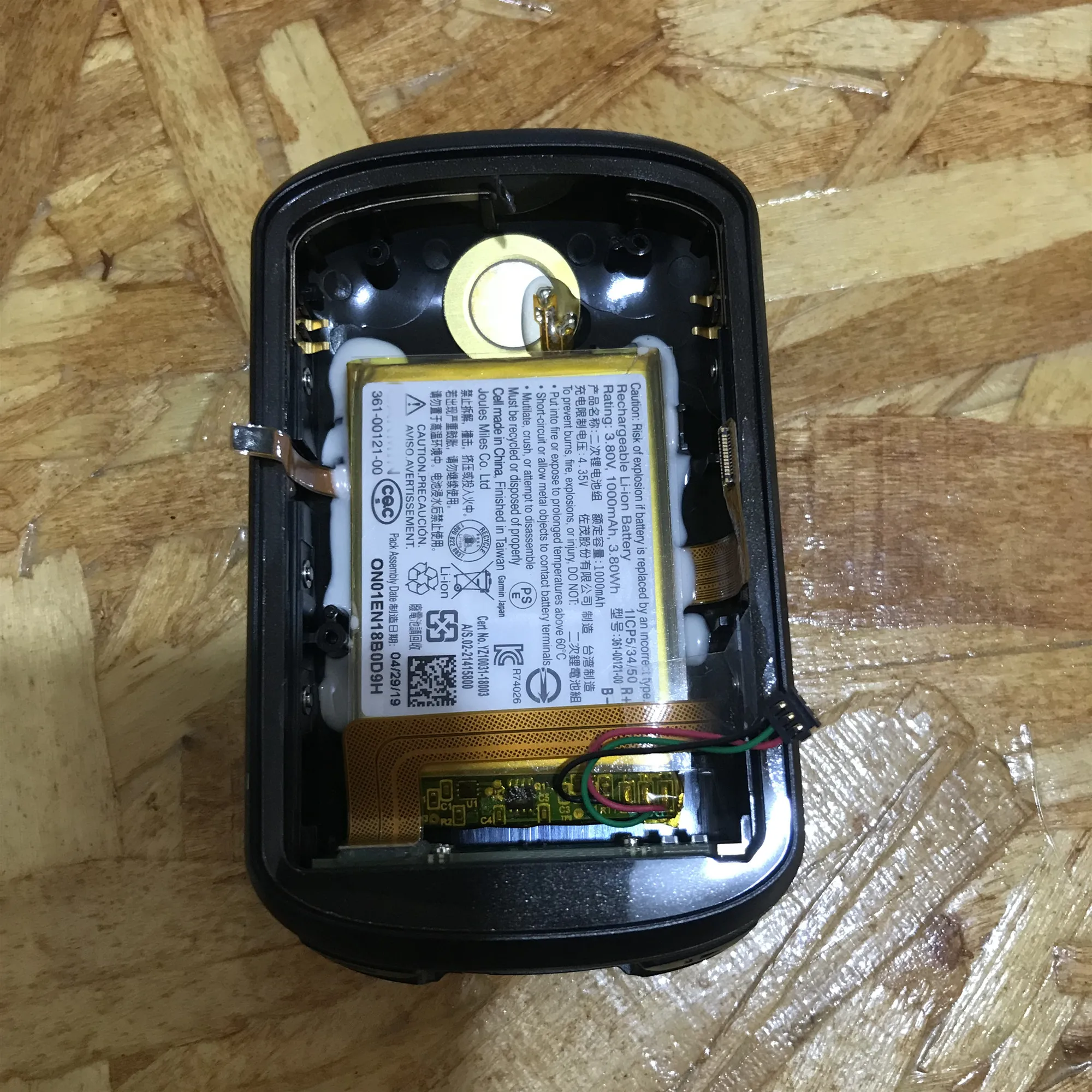Задняя крышка спидометра велосипеда Edge 530 ремонт и замена аккумулятора GARMIN