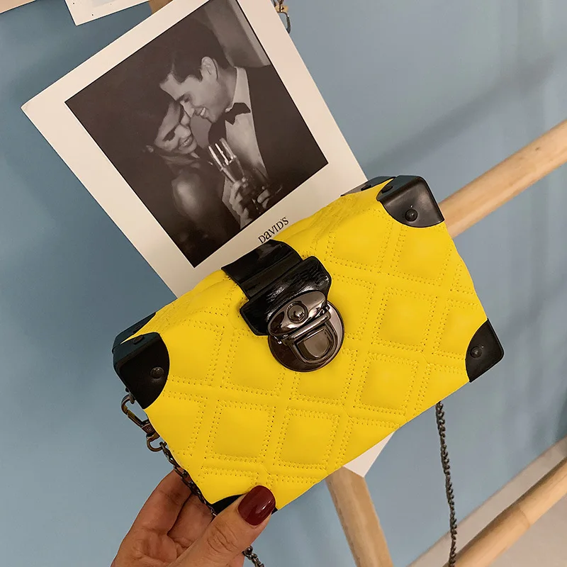 

Women's bag 2019 fashion Korean version of the embroidery line small square bag casual wild chain mobile phone purse ladies bag