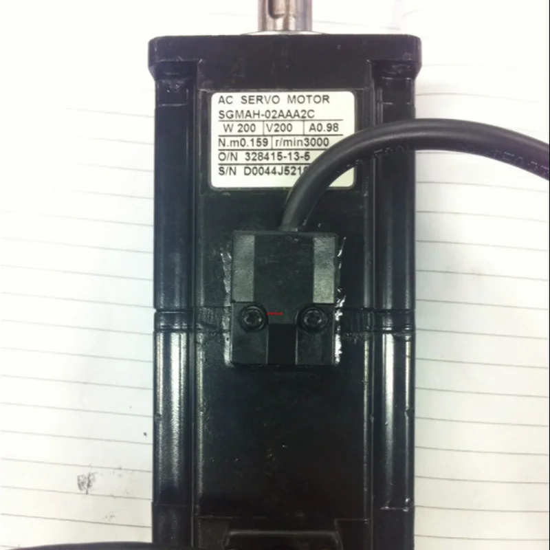 Использованный протестированный рабочий SGMAH-02AAA2C серводвигатель переменного тока