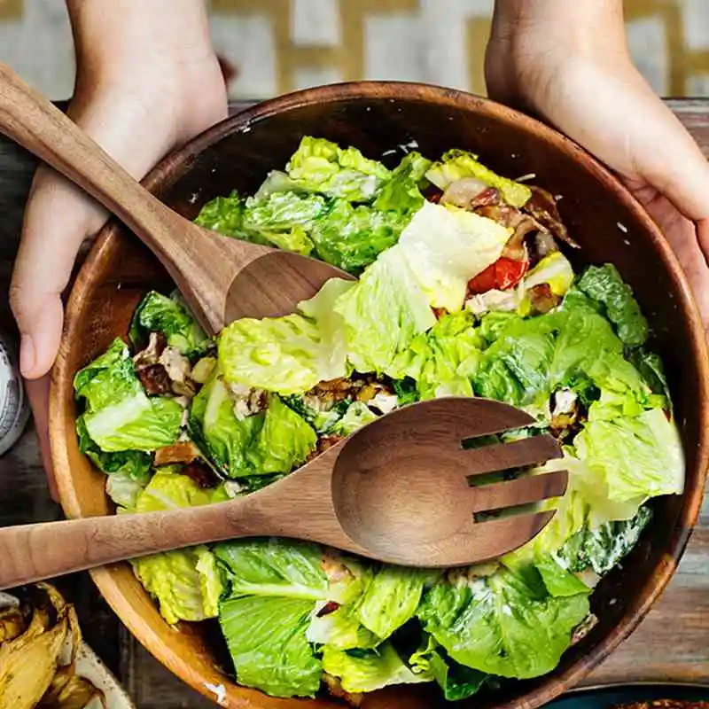 Ensemble de spatules et d'ustensiles de cuisine en bois d'acacias