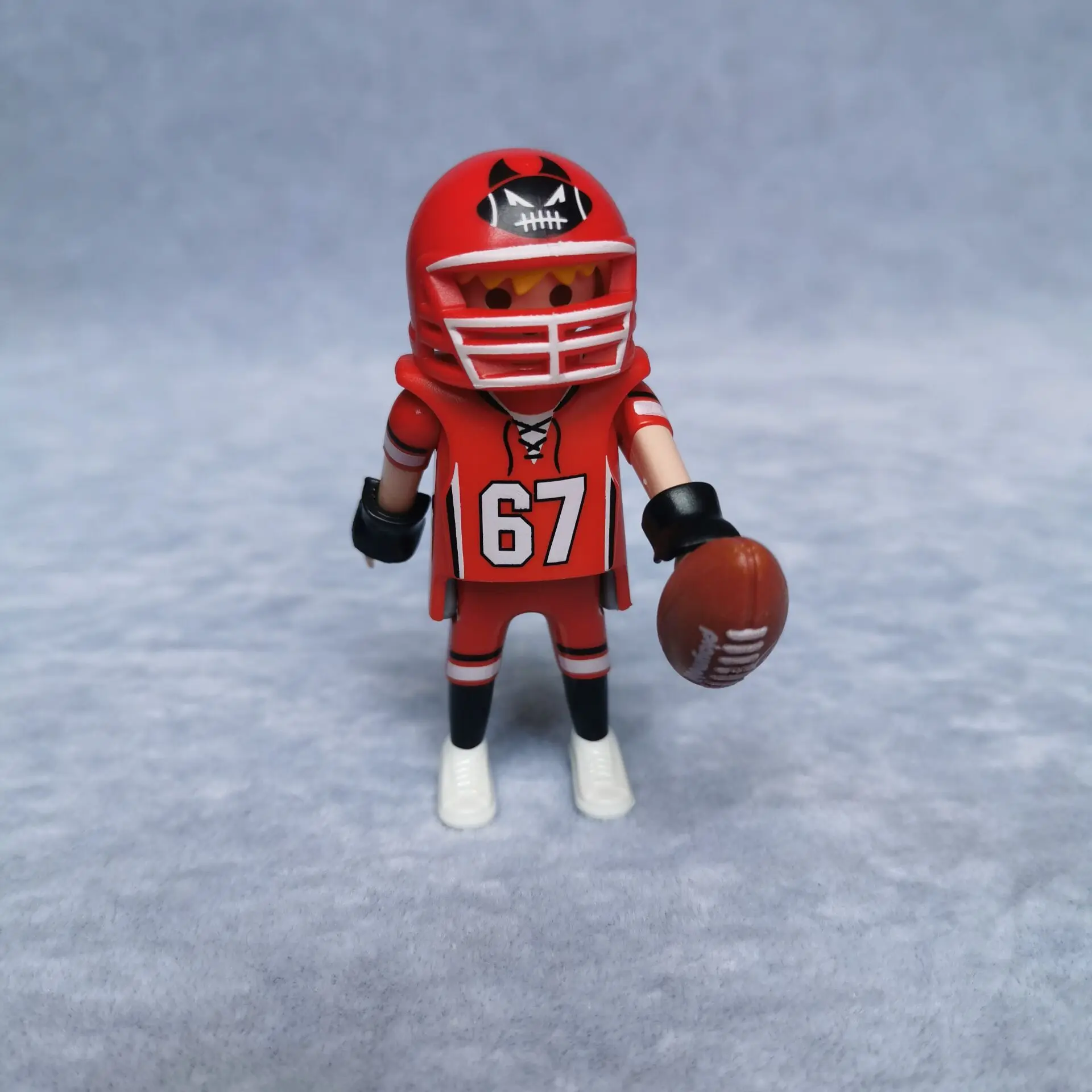 

S15M014 7.5CM high quality of the original Football players Polly pocket building block