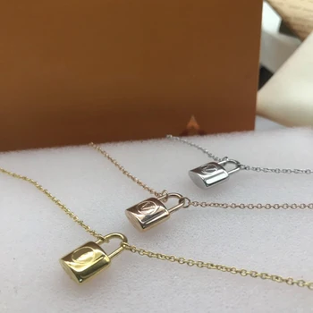 

V letter lock necklace, will not fade; charming original works, charming and sensual