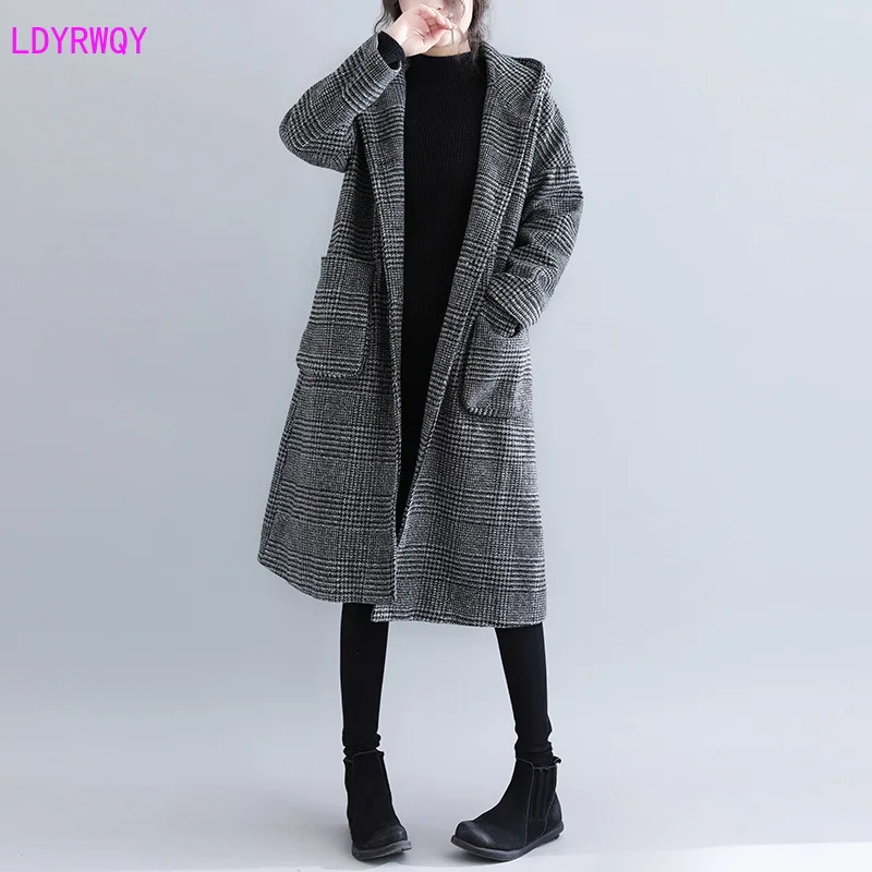 

2019 winter new Korean version of the large size women's hooded collar long-sleeved stitching pocket fashion plaid woolen coat