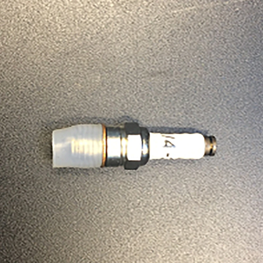 

1pcs Spark Plug for TOYAN FS-S100 Gasoline Version KitUniversal suit For Other Gasoline Version Kit Model Building Accessories