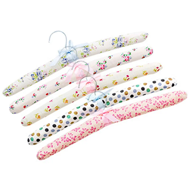 

5 Pieces Non-slip Flower Fabric Wooden Hangers Non-slip Clothes Hangers Drying Clothes Hangers for Mixed Color Clothes Pretty