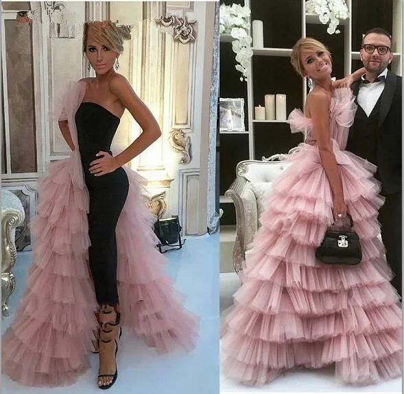 Elegante Zwarte Rechte Dubai Prom Jurken 2019 Roze Tulle Lange Arabische Avondjurken Tiered Ruffle Formele Vrouwen Formele Party Gown Elegante Zwarte Rechte Dubai Prom Jurken 2019 Roze Tulle Lange Arabische Avondjurken Tiered Ruffle Formele Vrouwen Formele Party Gown